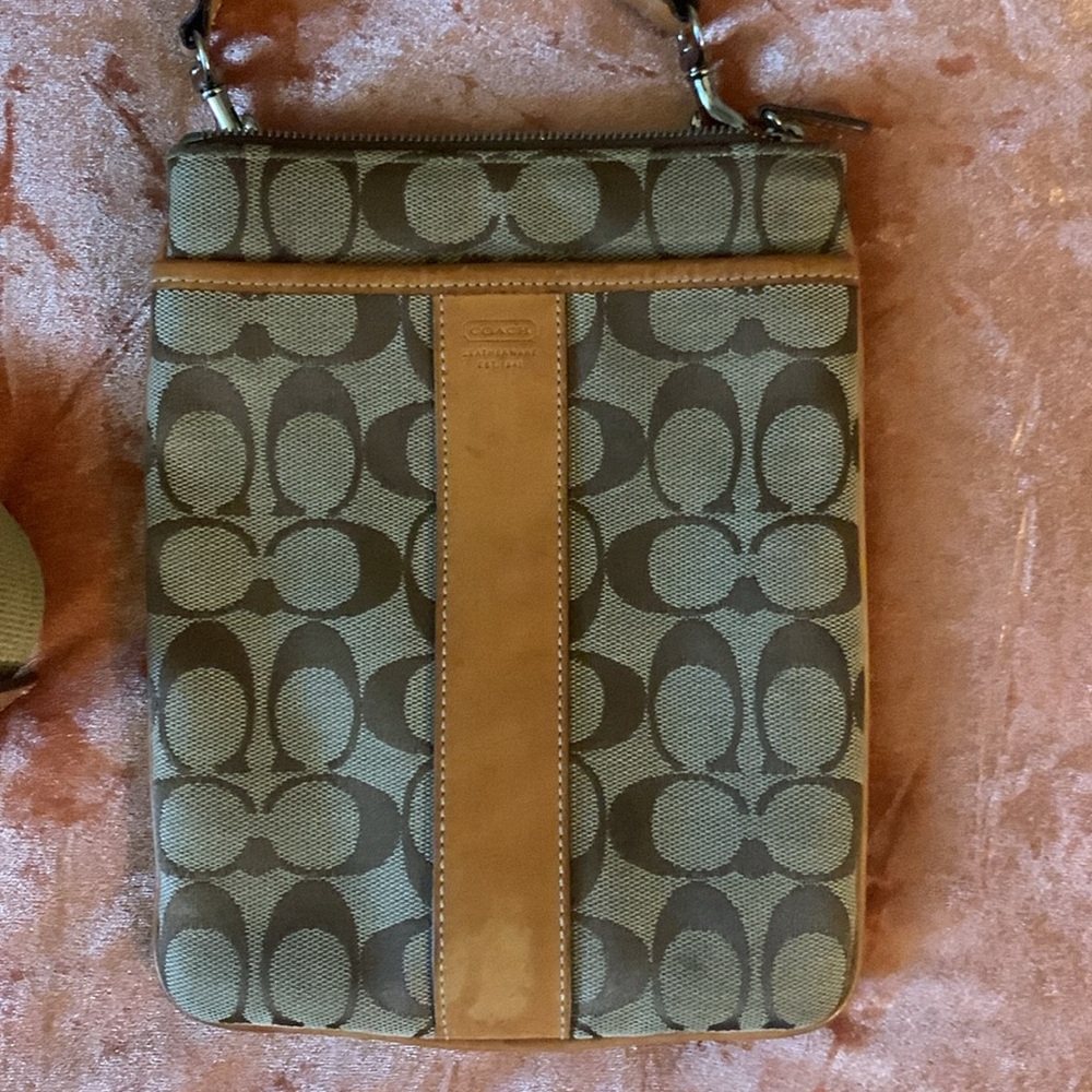 🎉3X HOST PICK🎉 Vintage Coach Signature Logo Crossbody - Picture 2 of 5